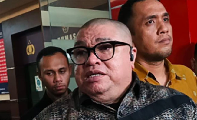 Jenguk Vadel Badjideh Usai Pakai Baju Tahanan, Razman Sebut Dipeluk Vadel dan Minta Tolong Selesaikan Perkaranya